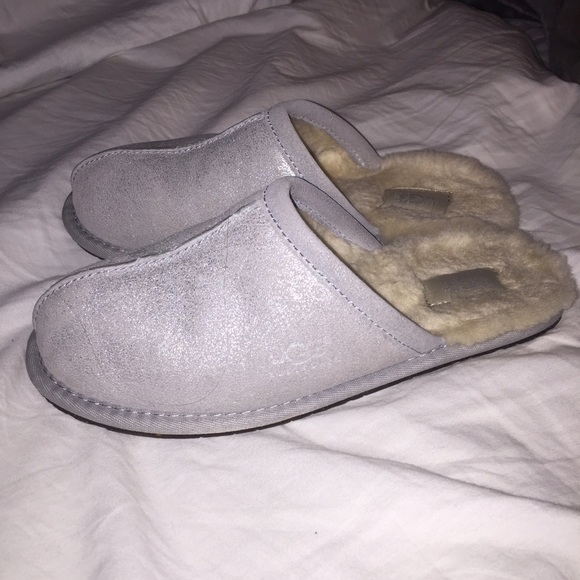 Ugg slippers - Picture 1 of 4