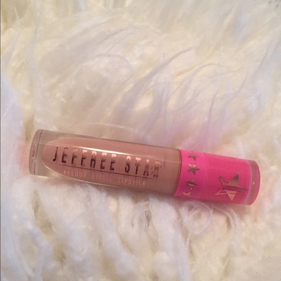 Jefree star liquid lipstick im nude