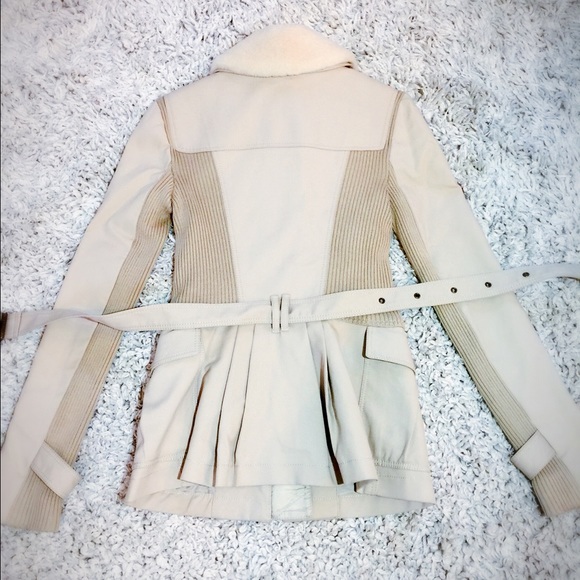 SOLD🎉Host Pick🎉Auth Burberry Short Coat - Picture 2 of 4