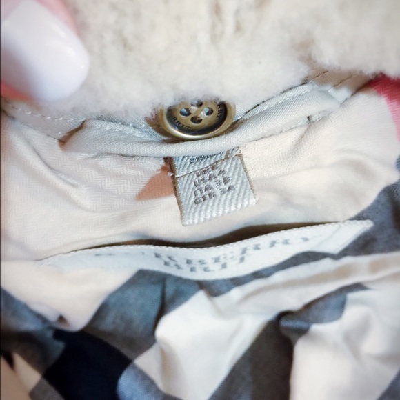 SOLD🎉Host Pick🎉Auth Burberry Short Coat - Picture 3 of 4