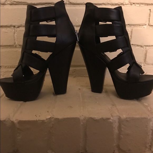 Steve madden edgy buckle heels