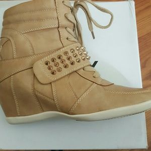 Tan wedges with gold accents