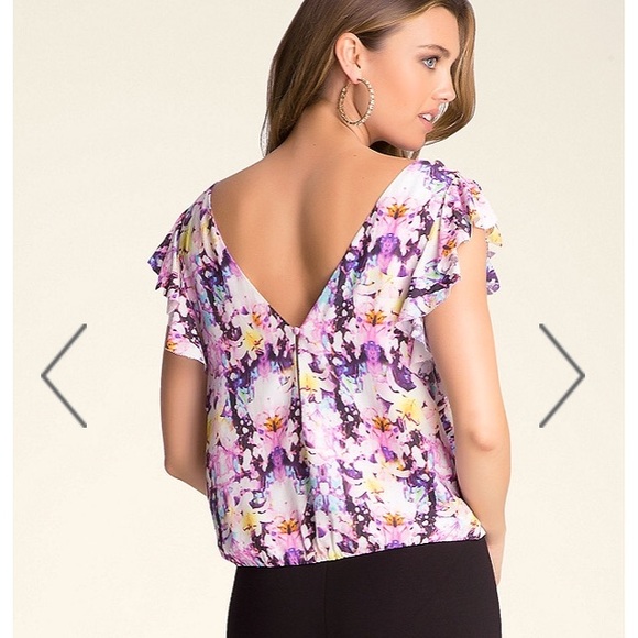 Bebe Printed FLUTTER SLEEVE PRINT TOP Blouse M - Picture 2 of 4
