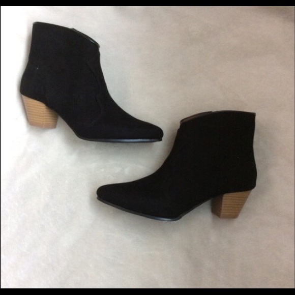 NWT suede western booties