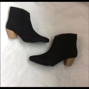 NWT suede western booties