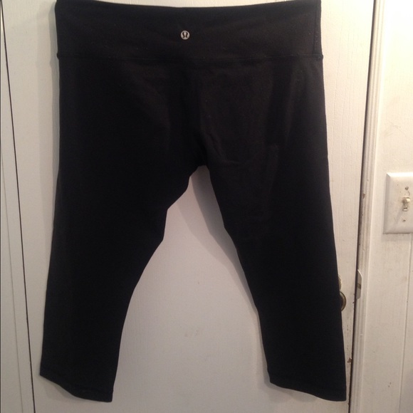 Black crops size 12