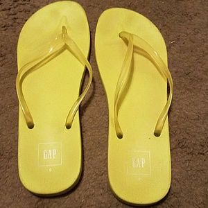 Gap plastic flip flop