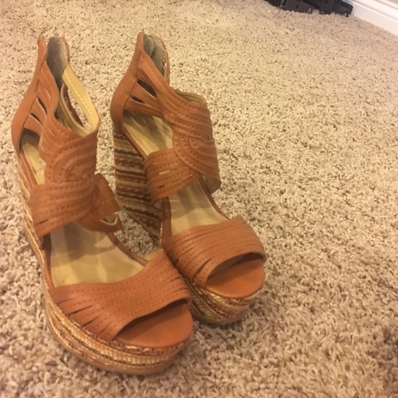 Wedged multi color tan heels