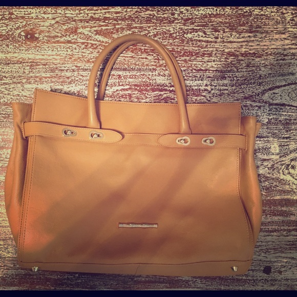 Elaine Turner Handbags - 🌟Elaine Turner "Jenna" Tote in Camel