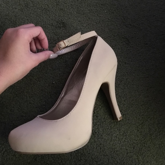 Nude heels - Picture 3 of 3