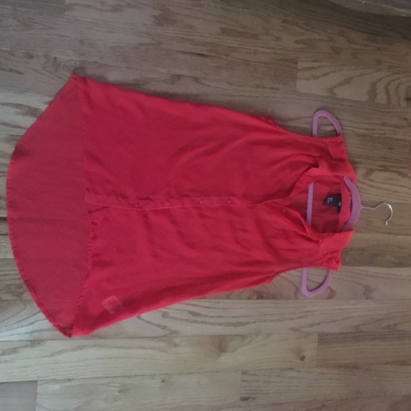 H & M red button up top