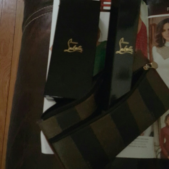 🌸💗🍃HOST PICK🍃💗🌸-FENDI CHANGE/CARD VINTAGE - Picture 3 of 4