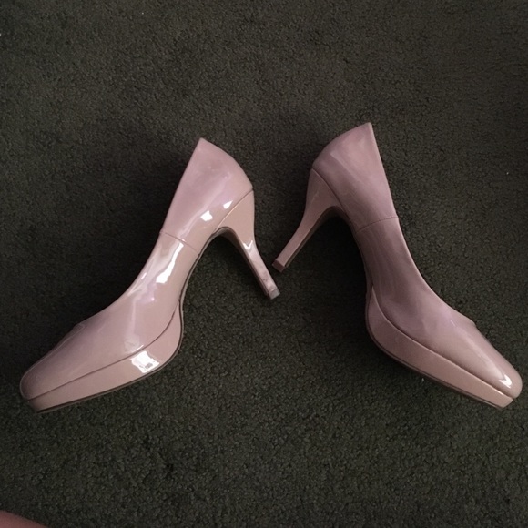 Glossy nude heels - Picture 2 of 3