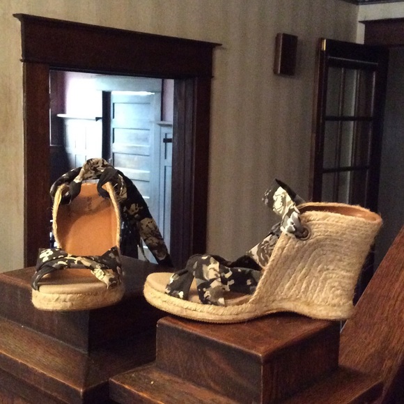 Black floral espadrilles
