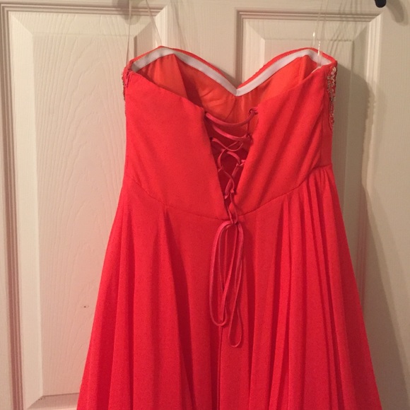 Formal dress - Picture 3 of 3