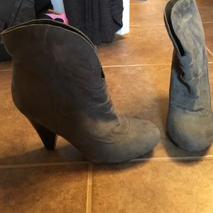 Byguess gray booties