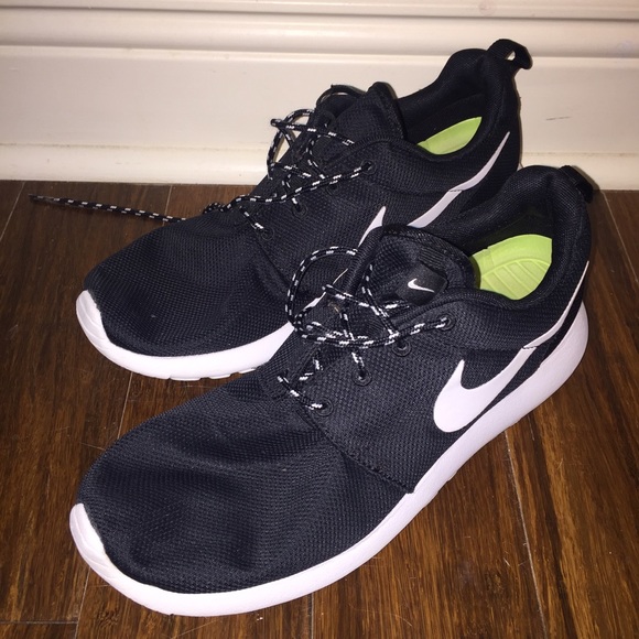Nike roshe women size 9 slightly worn