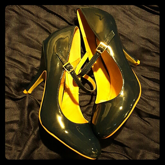 Navy patent leather Mary-Janes