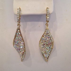 Rhinestone earring in gold