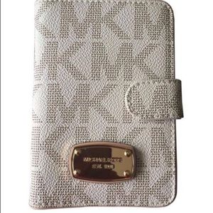 Michael Kors Jet Set Vanilla Wallet/Passport Case