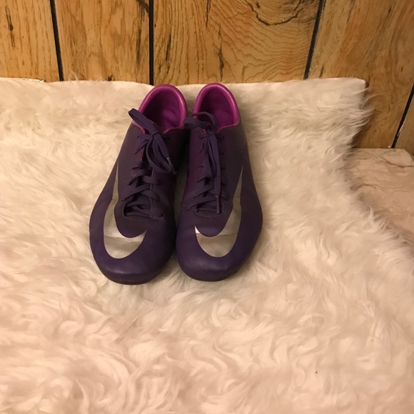 Nike soccer shoes🔴 - Picture 2 of 4