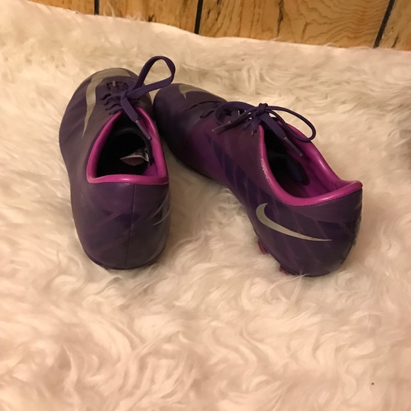 Nike soccer shoes🔴 - Picture 3 of 4