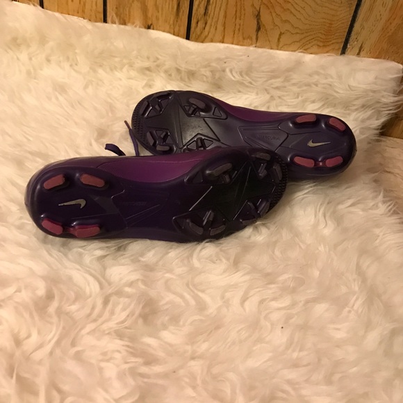 Nike soccer shoes🔴 - Picture 4 of 4