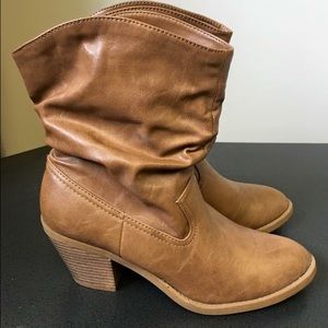 Brown American Eagle low-cut Boots