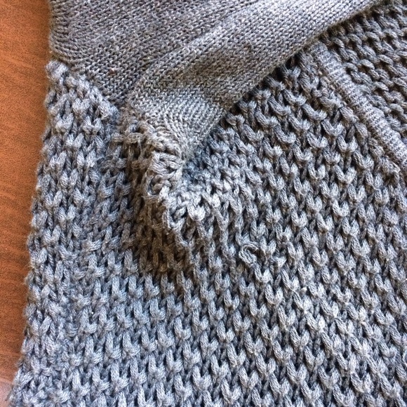 🌸Gray sweater🌸 - Picture 4 of 4