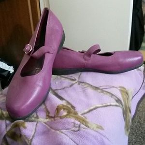 Purple leather Mary Jane shoes 10 WW