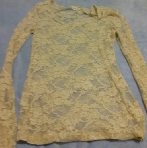 Form fitting lace long sleeve blouse
