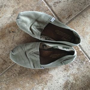 Toms