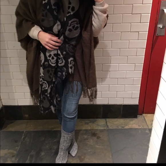 Scull scarf