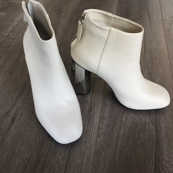 senso ankle booties
