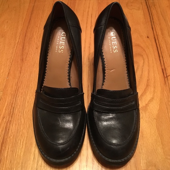 Guess black loafer pumps