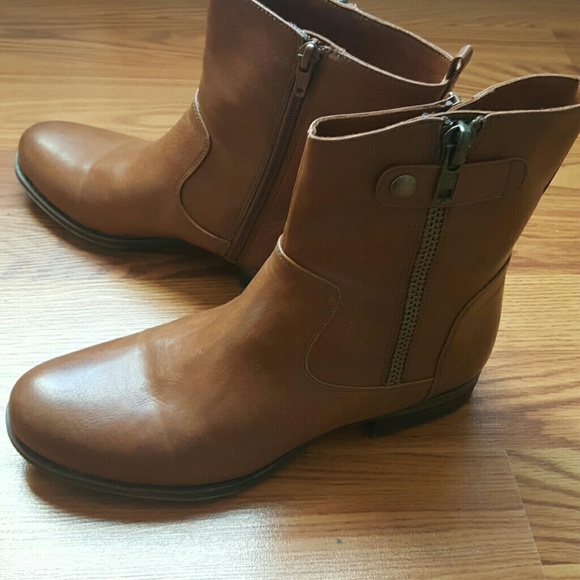 Naruralizer tan short boots