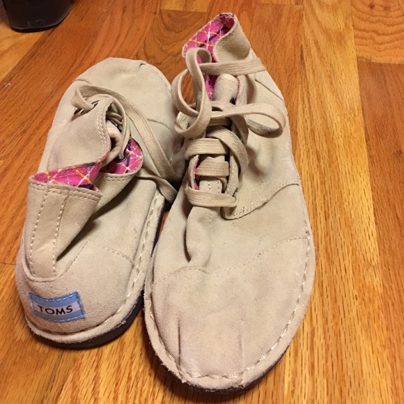 Tom's suede sneakers