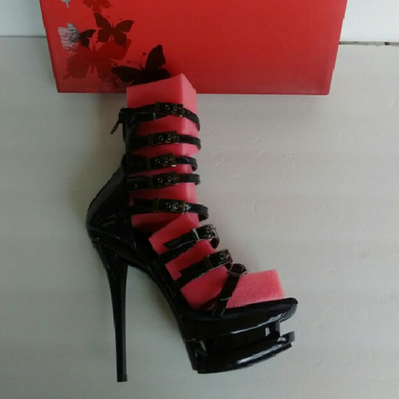 Pleaser Brand w Adjustable straps HTF in SZ(6)