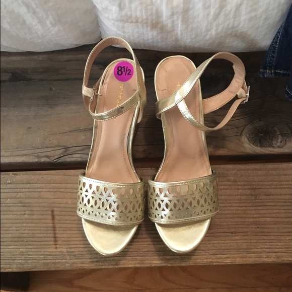 BCBG gold platforms