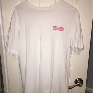 Vineyard Vines tshirt