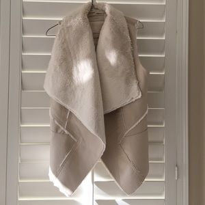 Faux leather vest with faux fur trim and lining