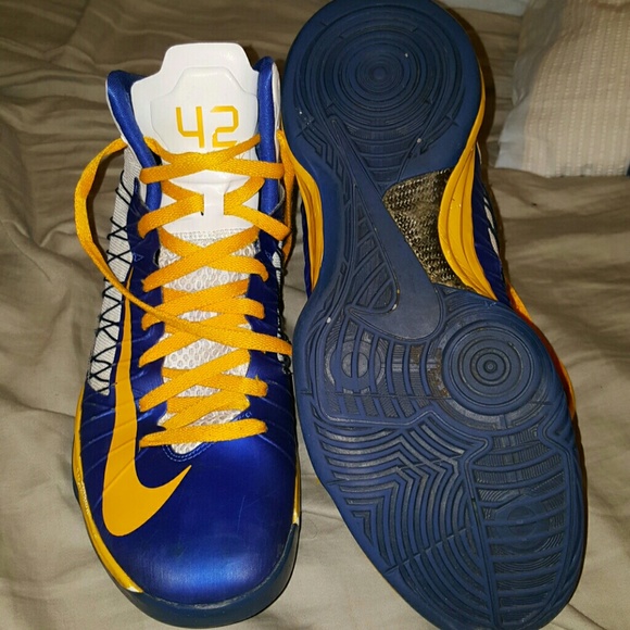 Nike customs
