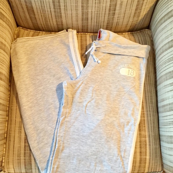 Juniors Abercrombie Track Pants - Picture 2 of 4