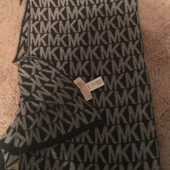Michael Kors knit scarf