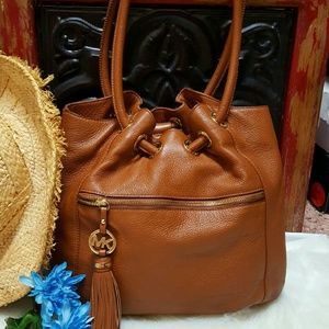 MICHAEL KORS EAST WEST RING HANDBAG..GORGEOUS