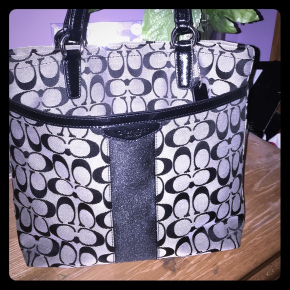 Coach Handbags - Coach Pocketbook