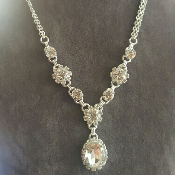 Necklace and earrings combo - Picture 2 of 4