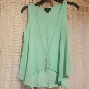 Cute summer top with necklace