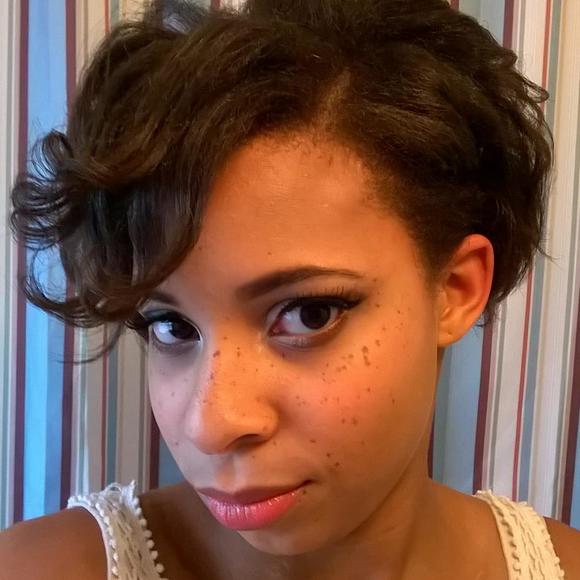 Meet your Posher, Taylor - Picture 2 of 5