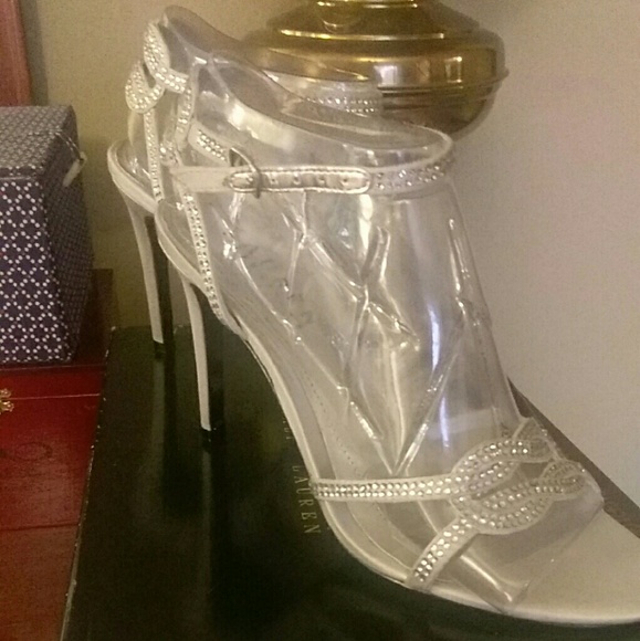 Beautiful , comfortable, and elegant  Silver setin